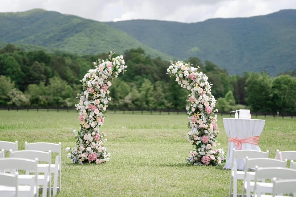 Customer Story: A Dreamy Wedding Featuring the Sonnet Arch